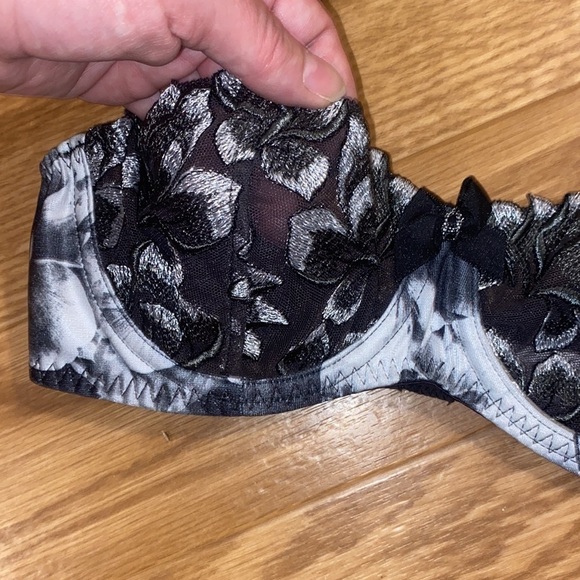 Secret D’Eva Mapple Flower  - Balconette Underwire Bra Black White Lace Cups 30D - Picture 6 of 11